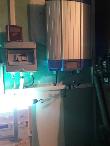 remplevcemnt des connecteurs MC4 par le technicien de FRANCE SAV SOLAIRE 