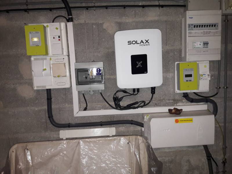 notre technicien FRANCE SAV SOLAIRE a diagnostiqué l'onduleur SOLAX X1 avec tous les éteint à FONTENAY LE COMTE