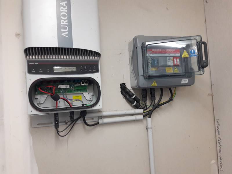 defaut sur un onduleur AURARA POWZER ONE PVI 3.0 à ROYAN depanné par FRANCE SAV SOLAIRE