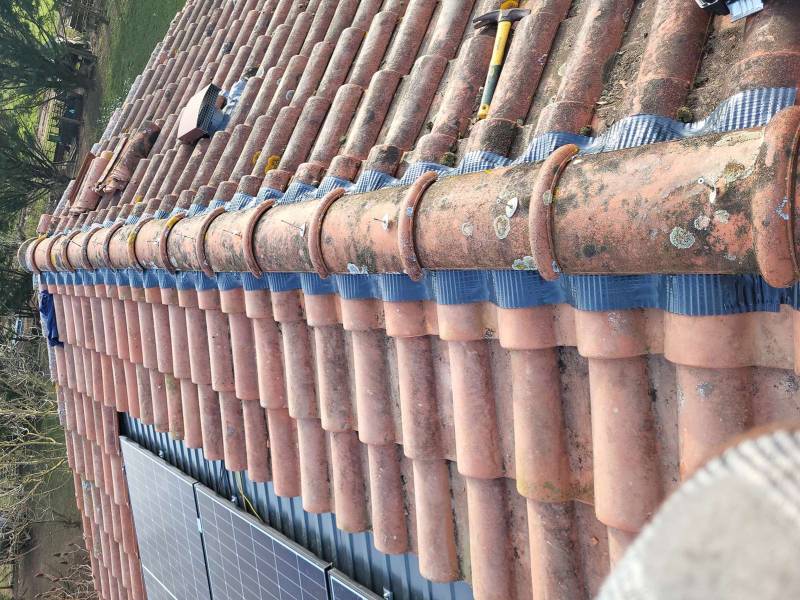 Repose des Tuiles Faîtières