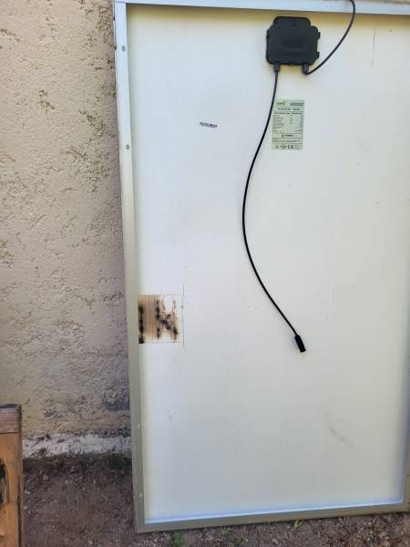 après demontage des panneaux , nos techniciens ont contastés un HOTSPOT ( echauffement des cellules qui aurait pu generer un incendie de la charpente , maison siutue à PUGET SUR ARGENS 