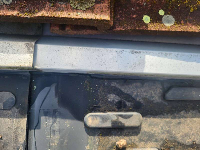 bacs d'étanchéité fissurés entraiant des infiltration à BRONS